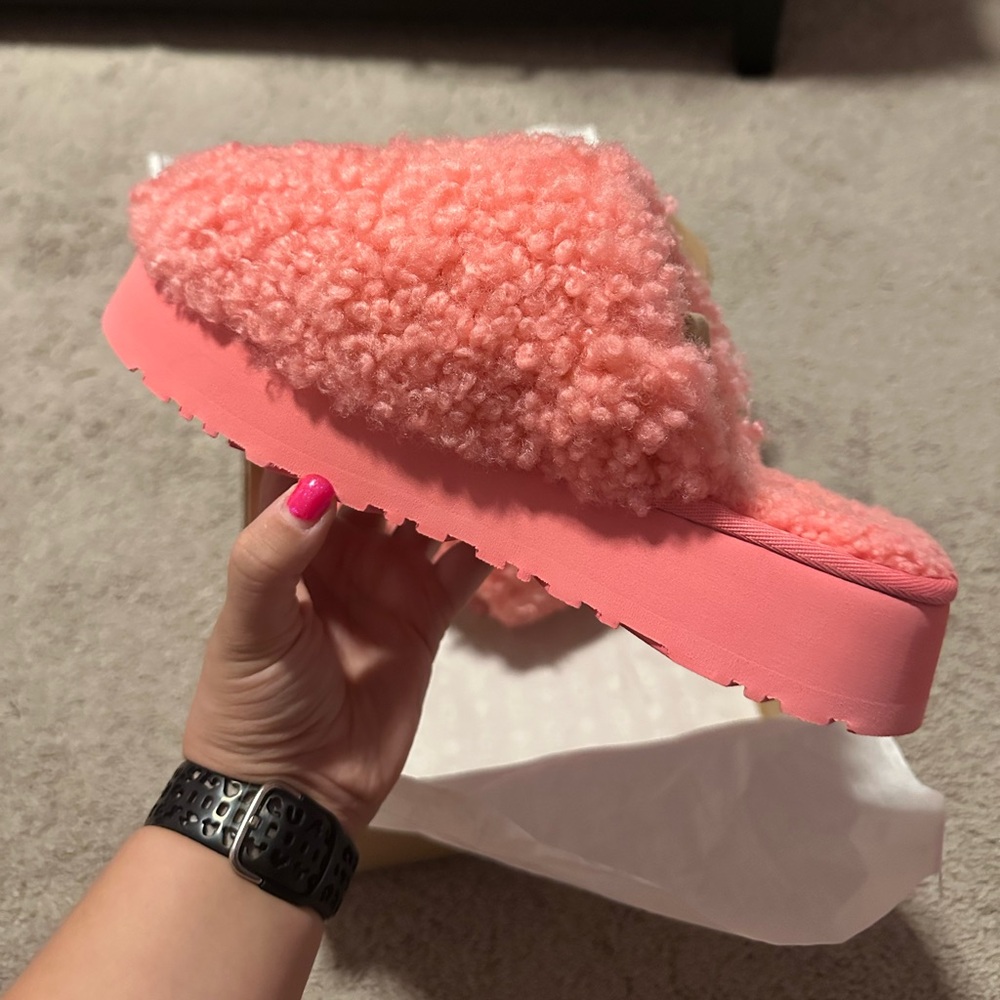 UGG Maxi Curly Platform Slipper